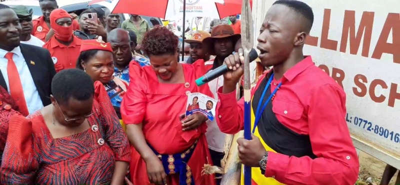 Wakibugu ng'akutte effumu lye yakwasa Hon Nambooze lweyatongoza kampeyini ze e seeta.